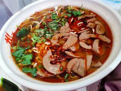 -爆炸头阿姨小四川正宗川味小吃(无任何分店)