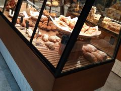 面包甜点陈列柜-Dough&Joe团憩(瑞虹天地月亮湾店)