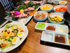 黑牛六拼-明洞阿姨·韩式酱蟹烤肉·创意料理(三元桥店)