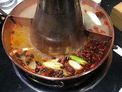 -果松木炭酸菜铜火锅·外婆参鸡汤