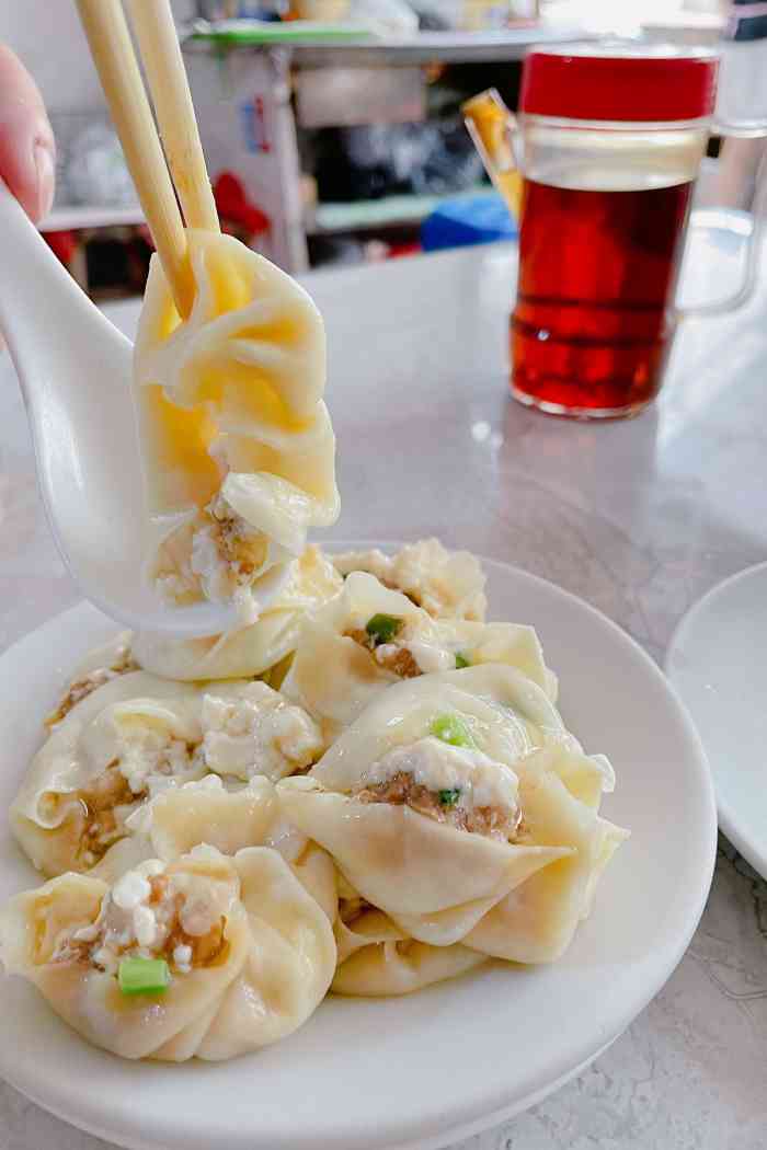 后门坑豆腐馒头店-"【嵊州的汤包】人家的汤包本质上都是嵊州.