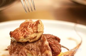 Classic Fruitwood-Roasted Onion Steak