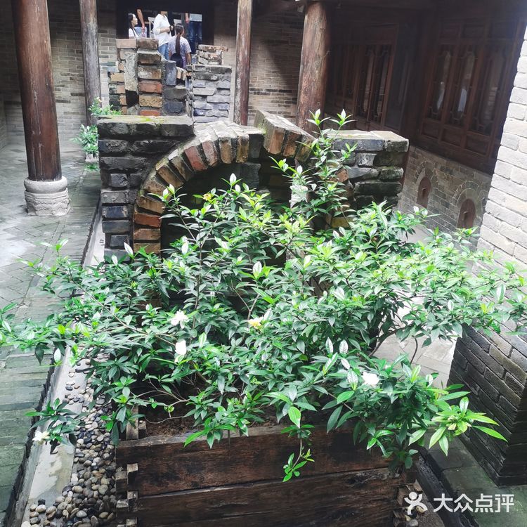 唱着从小卖蒸馍。这次去摇身一变成为了可吃可逛可玩的地方