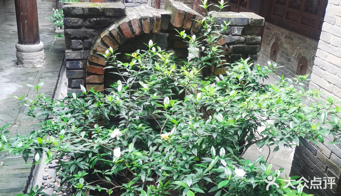 唱着从小卖蒸馍。这次去摇身一变成为了可吃可逛可玩的地方