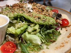 照烧鸡肉配牛油果拉法沙拉-HELLO 27 意面·沙拉·帕尼尼