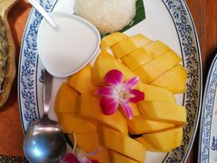 芒果糯米饭-卷心菜和避孕套餐厅(Pattaya)