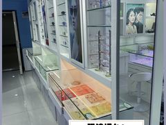 -提一眼镜·蔡司·依视路(小寨店)