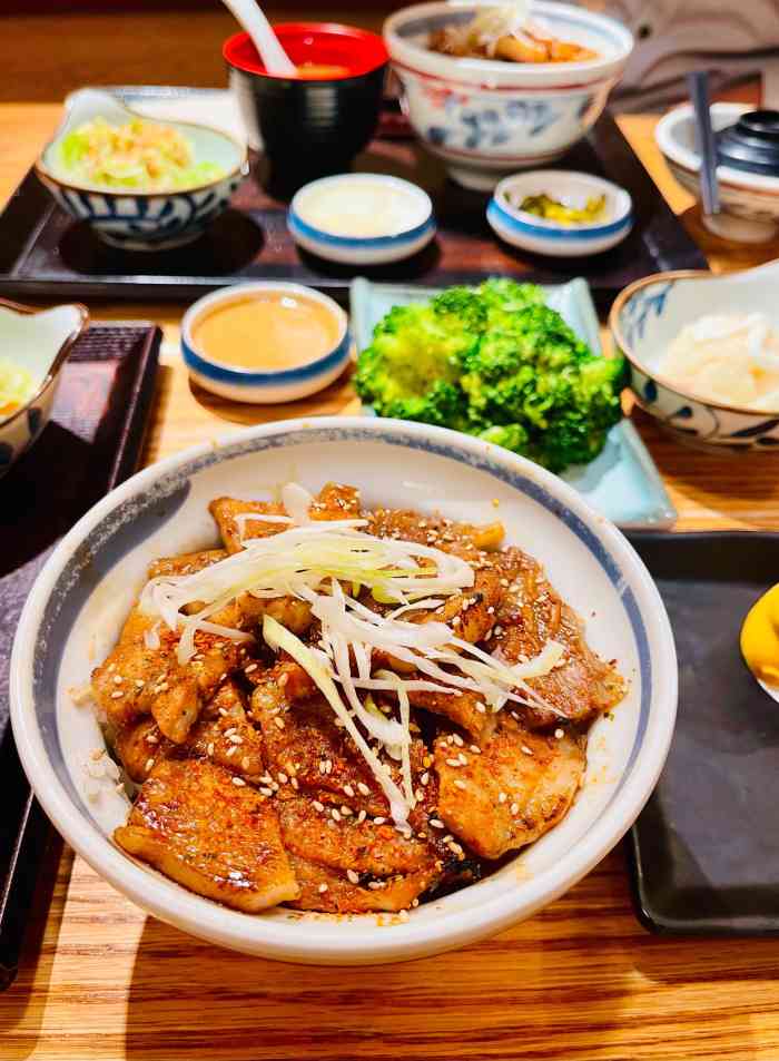 十胜豚丼·北海道烧肉饭(西单大悦城店)-"位置很显眼,大悦城6层临近滚