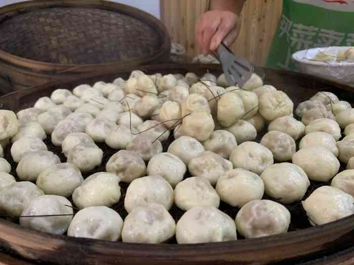 松毛汤包(德清二店保利店)-"在一个小区里,开导航还找了好久,店面很小