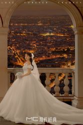 -现代经典婚纱摄影