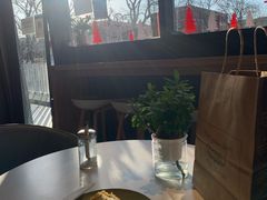 靠窗位-德南面包房(尚都店)