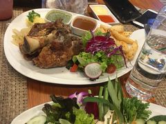 -Chom Cafe and Restaurant