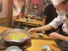 -野山舂·贵州现舂酸汤火锅(鸿通城店)