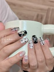 -花岐款式专研健康美甲沙龙