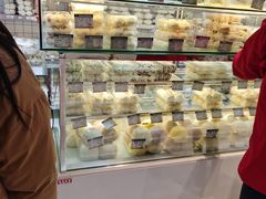 面包甜点陈列柜-白玉兰食品甜凤店(合生汇店)