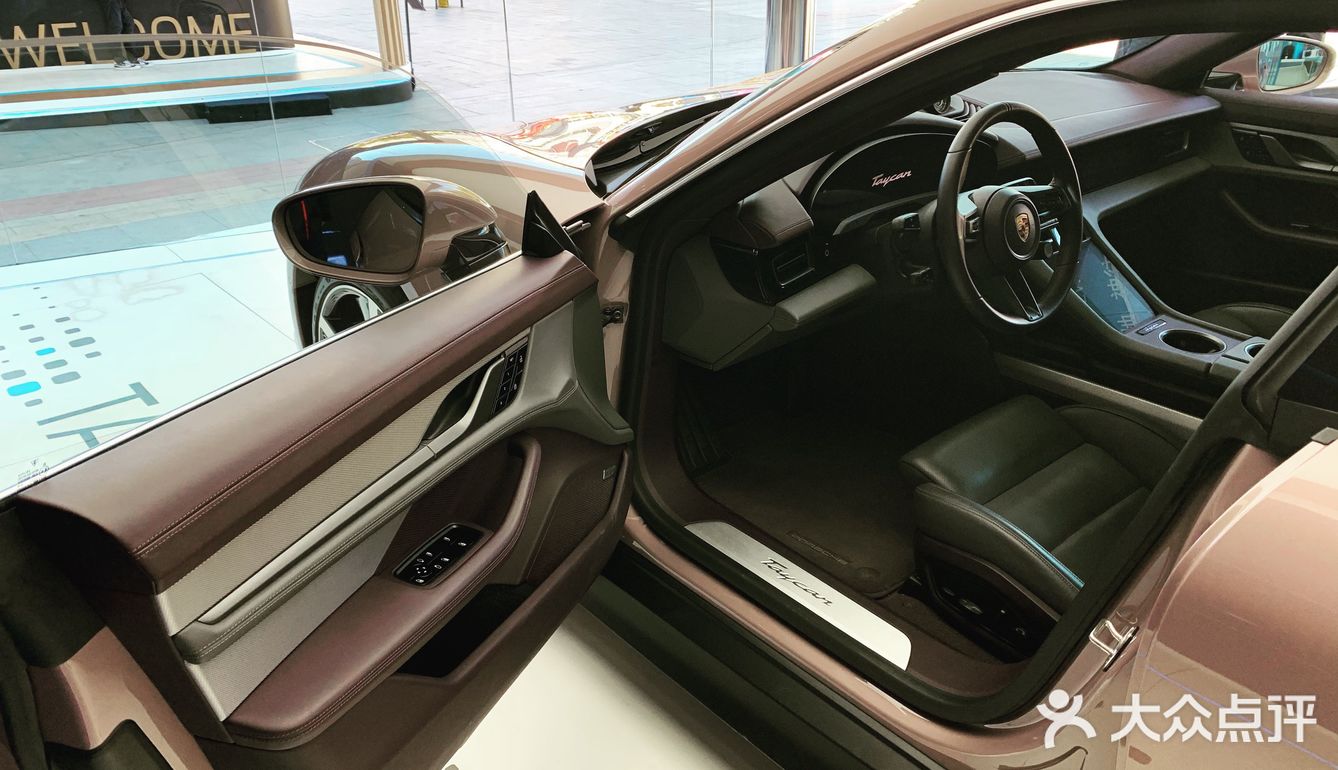 世茂保时捷电动跑车Taycan展来啦
