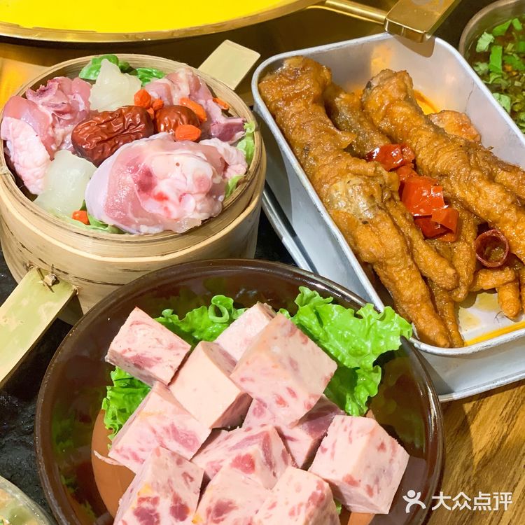 钱🐰似锦-新品来喽!排队也要吃的蜀主成都串串酒馆