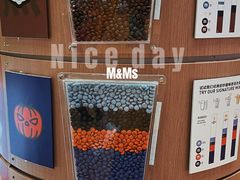 -m豆巧克力世界(上海世茂广场店)