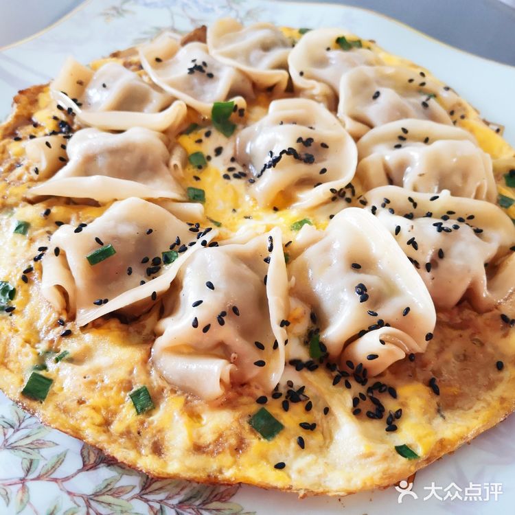 水饺不想再煮着吃？教你平底锅鸡蛋煎饺