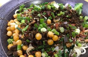 Spicy Dry Noodles with Crispy Shells