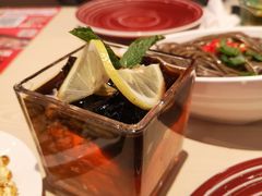 焦糖双色冰粉-鱼酷活鱼烤鱼(恒隆广场店)