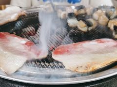 -围炉肉舍•炭烤活鳗•丹东海鲜烤肉(步行街店)