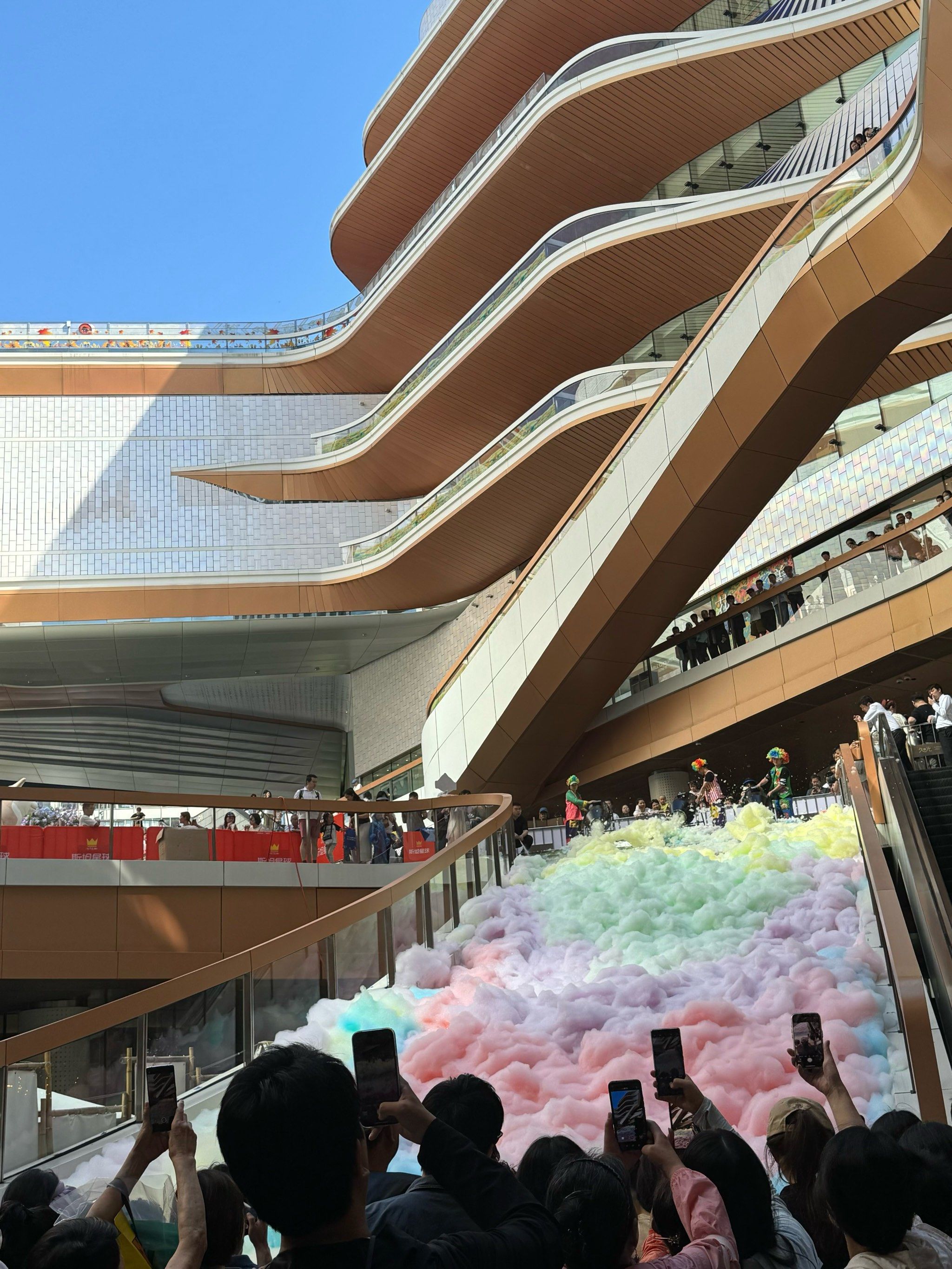 大宁久光彩虹泡泡秀好壮观啊