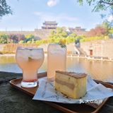 🍰问爆了！就在护城河边儿的咖啡店！✨