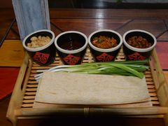 特色煎饼卷四宝-湖光月色临湖音乐餐厅(台儿庄古城店)