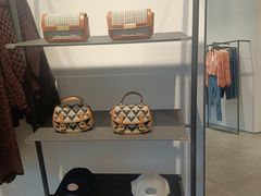 -URBAN REVIVO(上海中庚漫游城店)