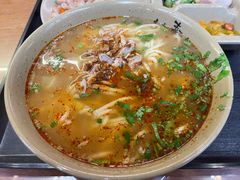 -亮亮面馆(经六路店)