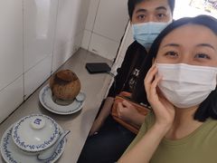 超挤的室内小桌子-達揚原味燉品(文明路店)