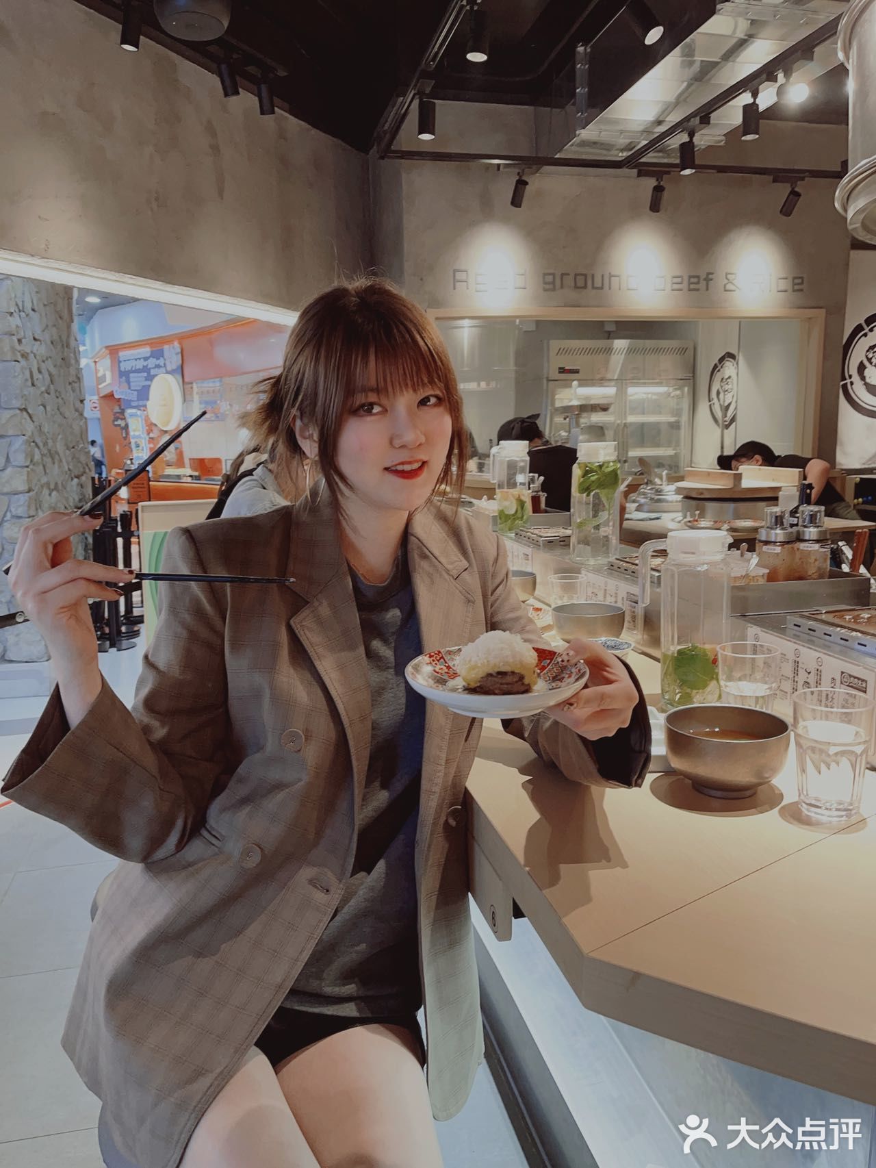 不用出国门，也能get日本网红牛肉汉堡啦！