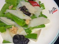 -东口码头·烧鸽子·鱼头泡饼·地方菜(金鹰悦城店)
