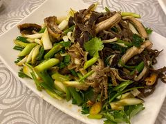 捞起鳝片柏叶-粤·向群饭店(龙津东路总店)