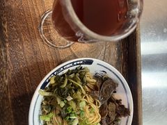 剁椒酸菜牛肉拌面-惠如楼(白云机场T1西三连廊店)