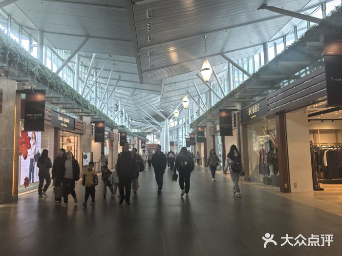 东荟城名店仓图片