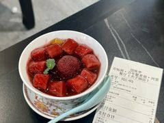 杨梅冰汤圆-李百蟹·江南蟹黄面·河景餐厅(夫子庙总店)