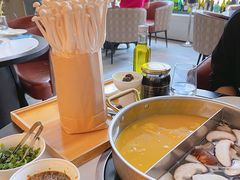 意大利黑松露野菌汤锅-斯普汇生蚝牛排馆(中骏世界城店)