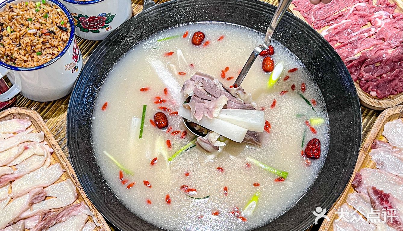 答应我❗️来南昌一定要试试这铁缸毛肚炒饭…