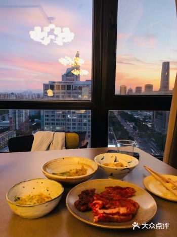 感谢朋友，抛下老公陪我吃饭哈哈哈～  说好累