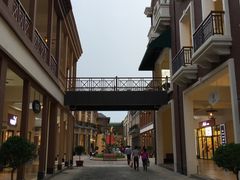 -王府井奥莱临潼小镇(临潼店)