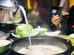 -洪氏嗨捞·广东猪肚鸡·椰子鸡火锅(西咸万象城店)