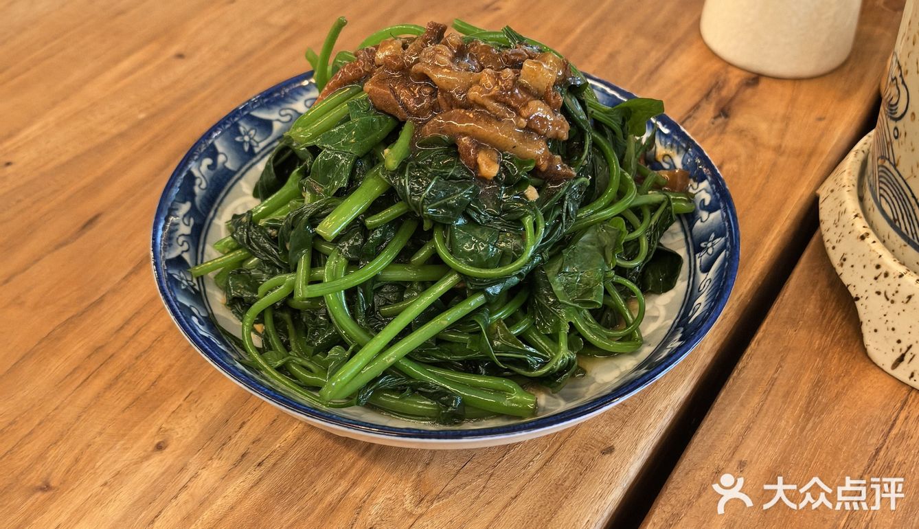 东西也好吃，尤其喜欢卤肉饭和蒜泥鲜蚵
