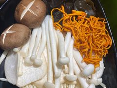 菌菇拼盘-煲大王猪肚鸡·椰子鸡火锅(红谷滩万达店)