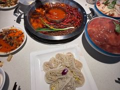 -茅草房·河畔园林火锅