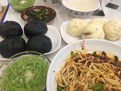 -李与白包子铺(桐梓林店)