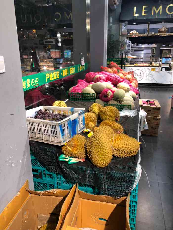 鲜果巴巴(东路桥大道店)-"陪朋友来买水果,在同德医院旁边,停车不太.