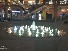 -王府井奥莱临潼小镇(临潼店)