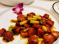 蒜稣爆牛肉粒-南京富力万达嘉华酒店·游宴一品淮扬中餐厅